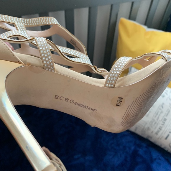 Heels - Picture 3 of 3